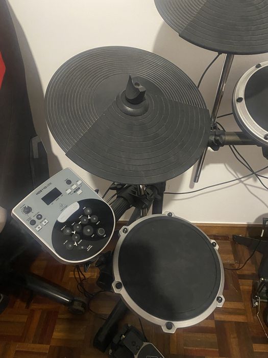 Bateria Eletronica BEHRINGER completa em otimo estadoe em pleno funcionamento