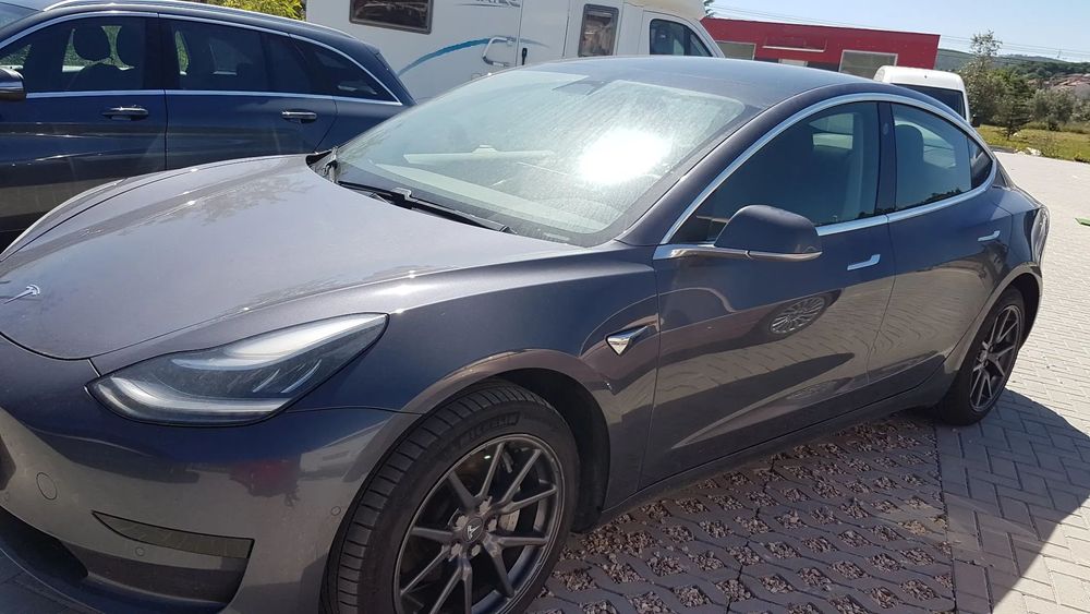 Tesla Model 3511166364747704321
