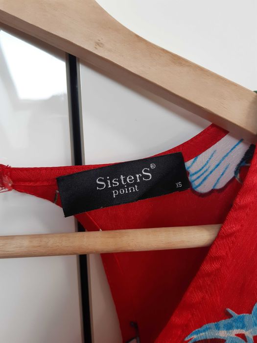 czerwony krótki satynowy kombinezon w kwiaty SisterS Point XS