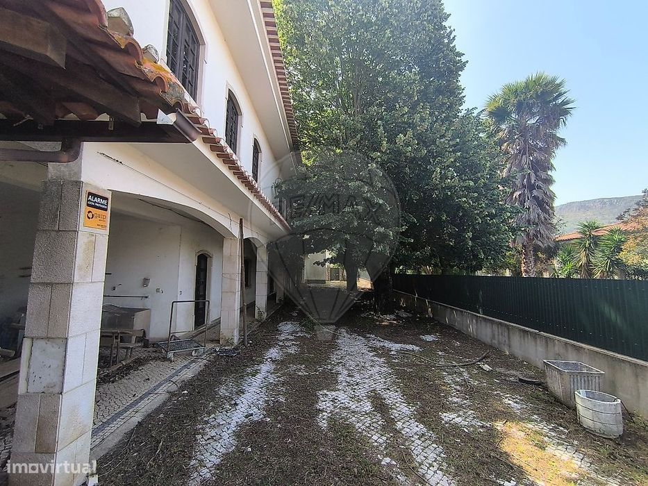 Moradia T4 para venda