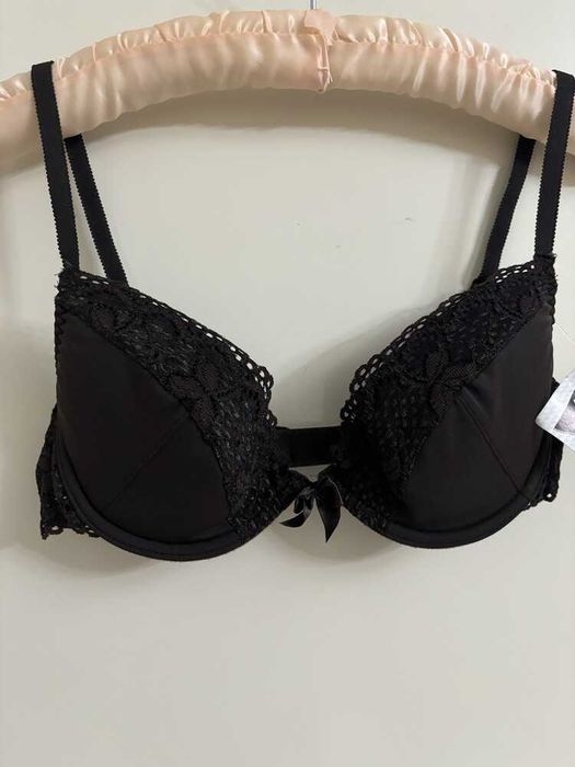 Новый, очень красивый, кружевной бюстгалтер бренда camille (кемилл).