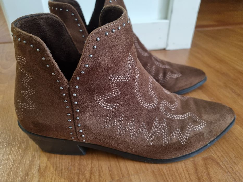 Botas castanhas camurça