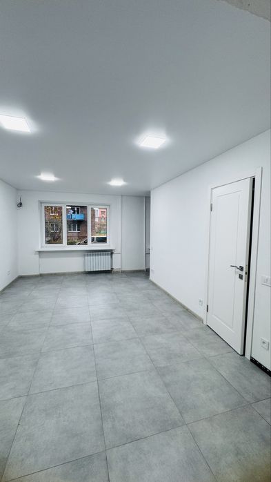 2-ка під бізнес в прохідному місці біля ринку