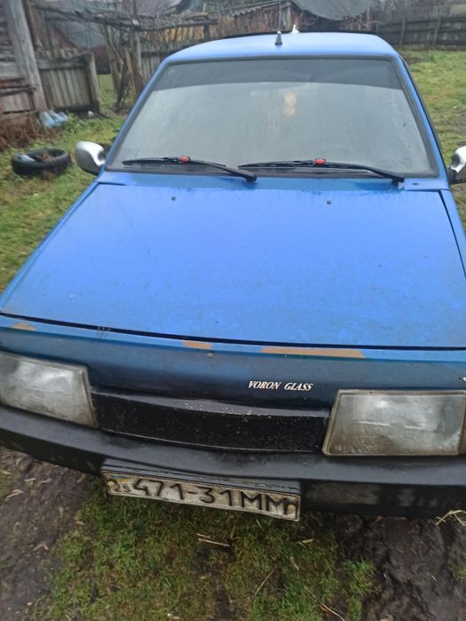 Ваз 2109 в нормальному стані 92 р, в  на повному ходу , дно ціле, стакани цілі ,по лівому порогу є невеликий нюанс, по тех паспорту,  торг,дет по телефону 09******11, 09******65, або вайбер 09******65