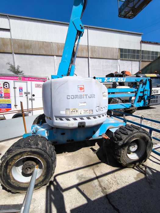 Elevatória Genie Z-45/25 J 4x4