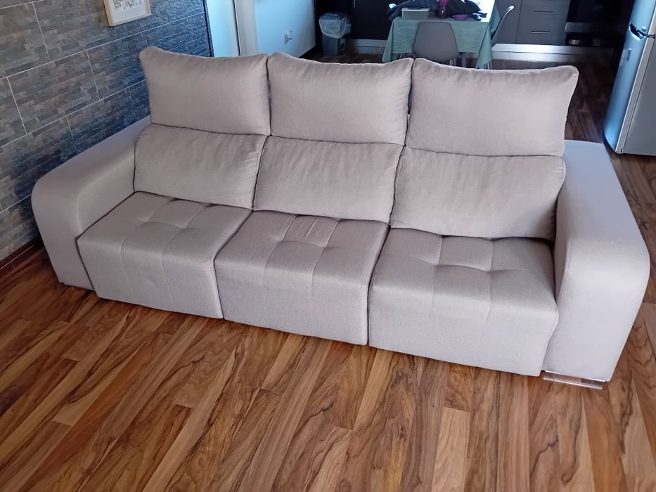 Sofá três lugares
