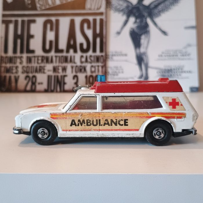 Matchbox Superkings Ambulance z 1974 roku