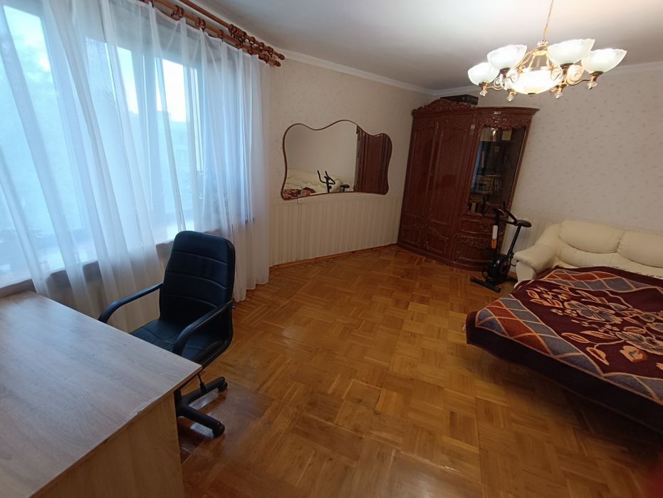 Продам 3-х кімнатну квартиру