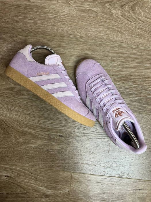 Продам БОМБЕЗНІ жіночі кросівки Adidas Gazelle Originals