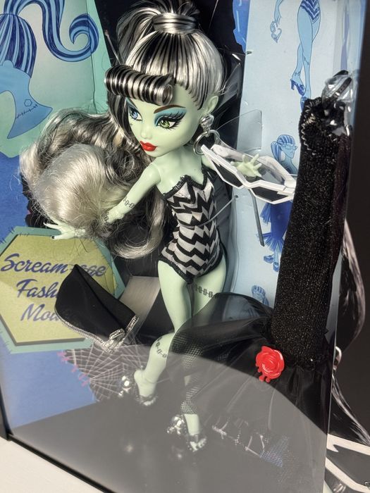 Френкі Штейн Барбі Monster High Skullector Frankie Stein x Barbie
