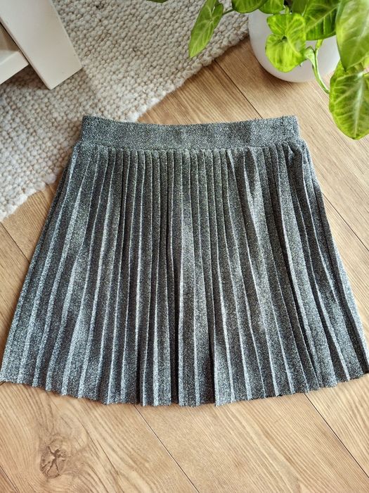 140cm, srebrna plisowana spódniczka, połyskująca spódnica