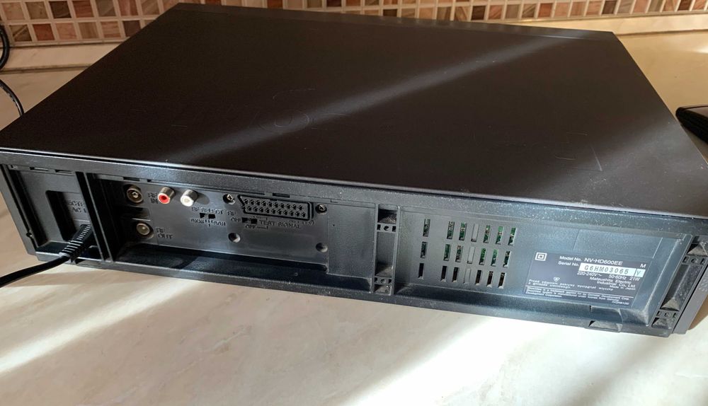 Видеомагнитофон Panasonic NV-HD600EE