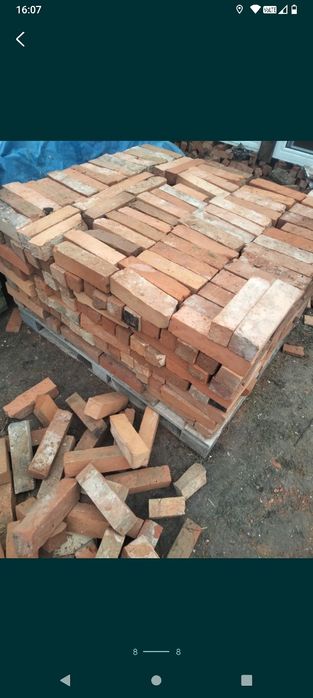 Stara cegła z rozbiórki