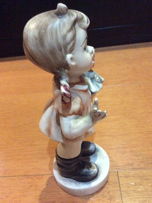 Boneca porcelana MAGROU