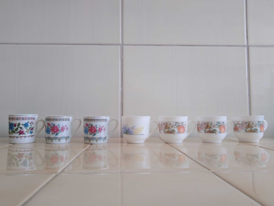 Conjunto de 13 Chávenas + Conjunto de 10 Pires