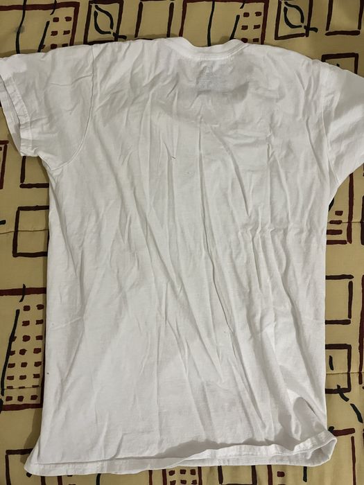 T-shirt branca para diferentes outfits