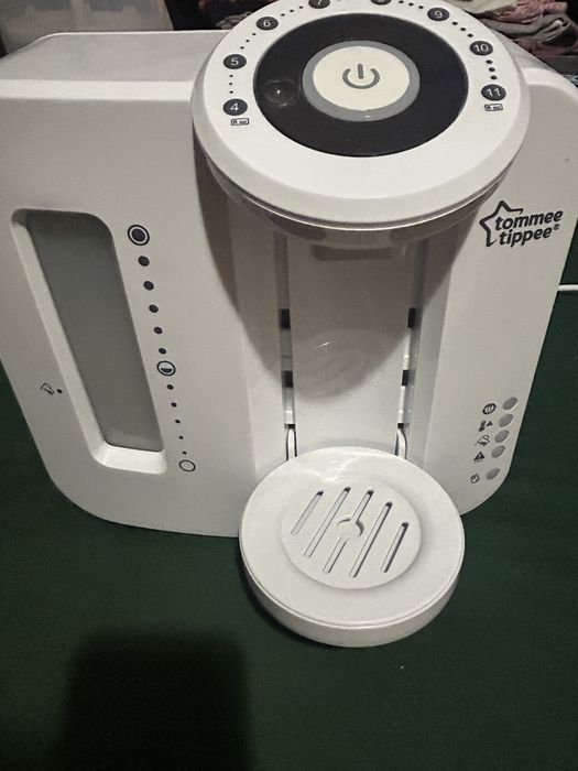 Urzadzenia do przygotowania mleka dla dzieci. Tommee Tippee Perfect Prep