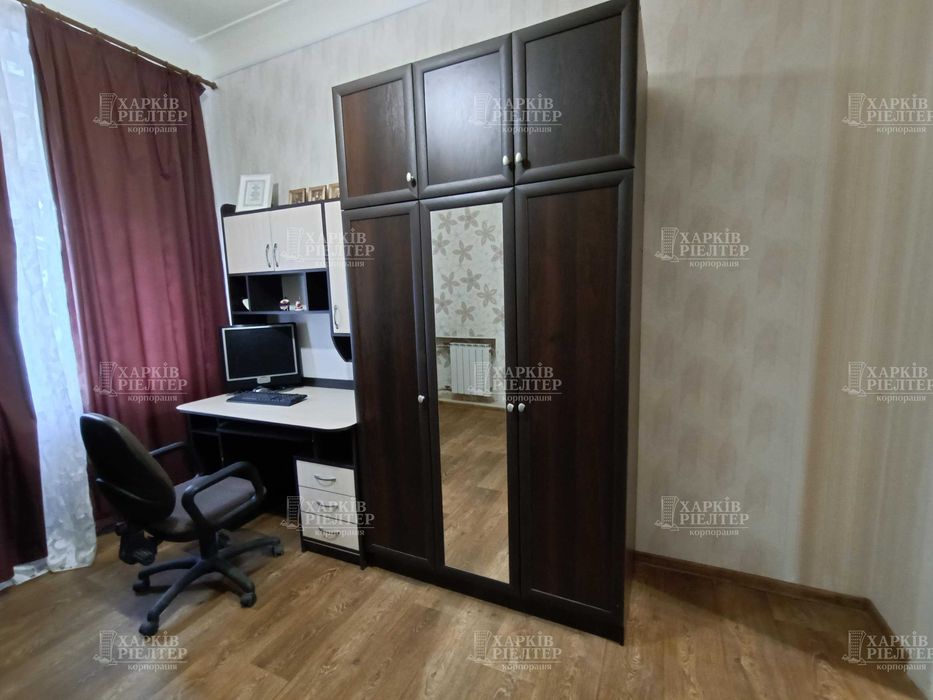 LS-10 2к сталінка, другий поверх, метро Наукова 3 хвилини пішки