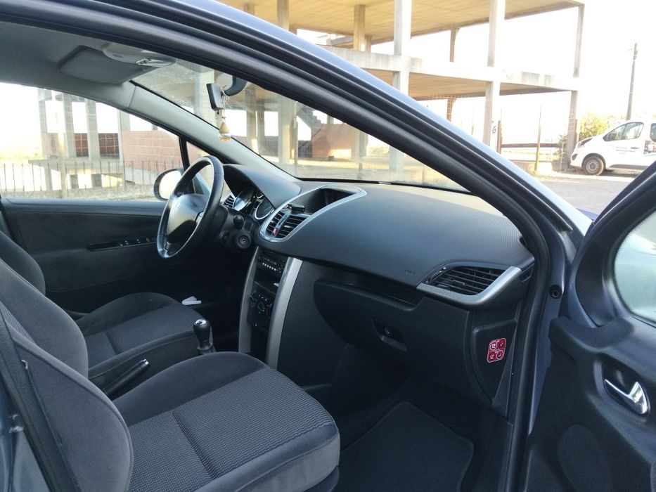Peugeot 207 1.4HDI de 2007/8 em estado novo