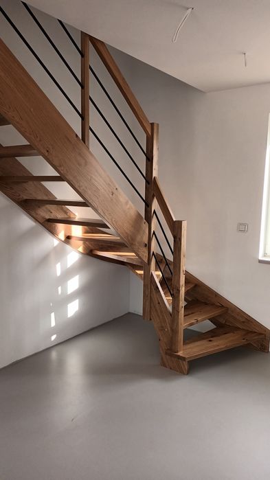 Schody drewniane na beton samonośne drewniane dąb jesion