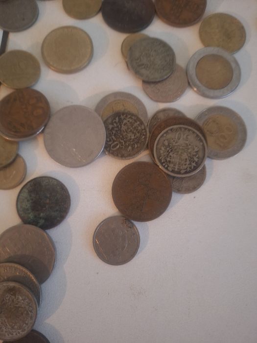 Moedas antigas de escudo e algumas estrangeiras