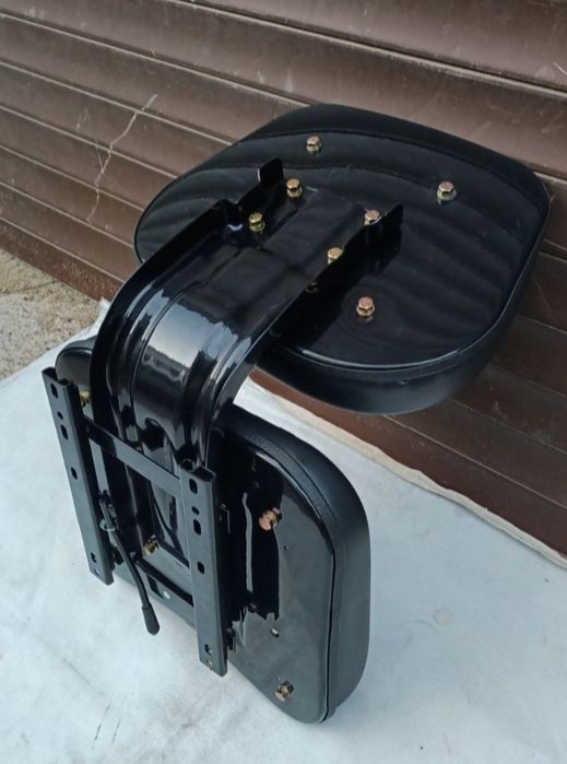 Сиденье, сидіння навантажувача , трактора, універсальне.