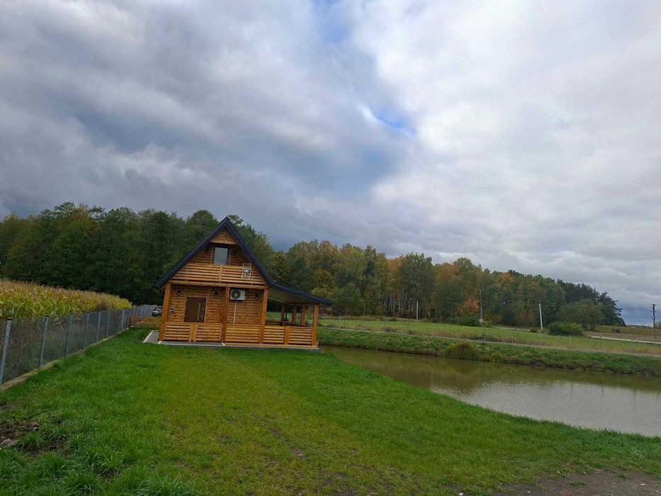 Sprzedam ogrodzoną działkę z domkiem