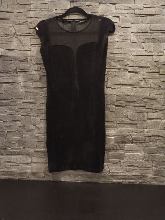 Czarna krótka sukienka