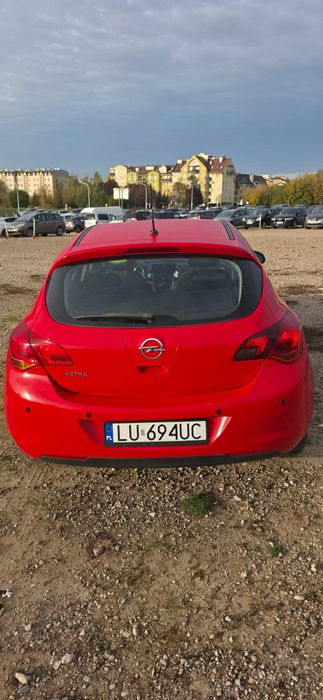 Opel Astra J 2010 1,6 115k  LPG