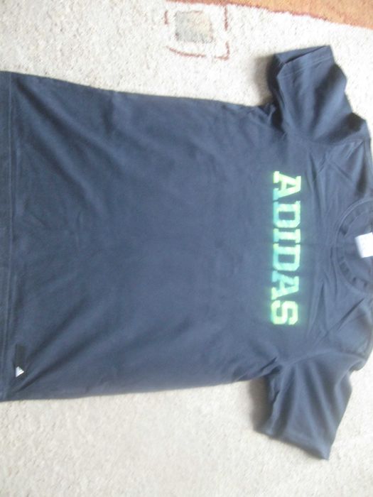 Sprzedam koszulkę Adidas.