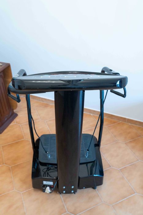 Maquina de exercícios de tapete vibratório.432276417670686723