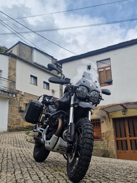 Moto Guzzi V855TT