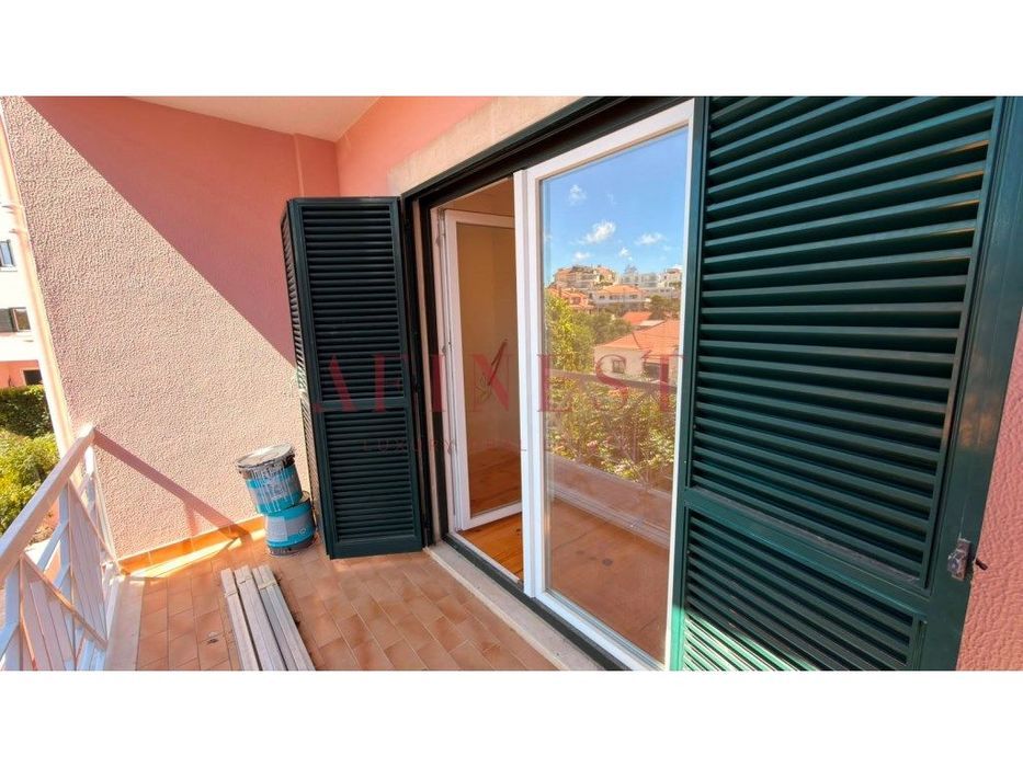 T2 Totalmente Remodelado | Condomínio Com Piscina | Monte Do Estoril
