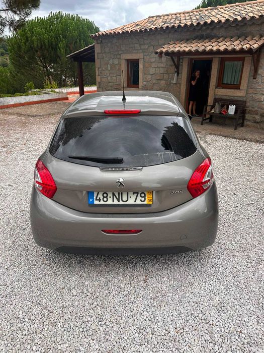 Peugeot 208 1.4 HDi Diesel 2013 | 1 Proprietário | Revisões na Marca