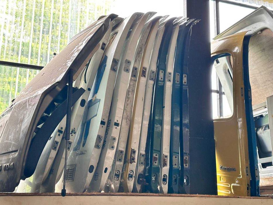 Задняя дверь автомобільна до різних марок Mitsubishi Merc Opel Nissan