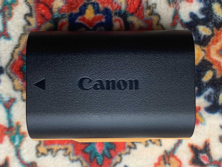 ОРИГіНАЛ Canon LP-E6 акум. + оригін. пристр.