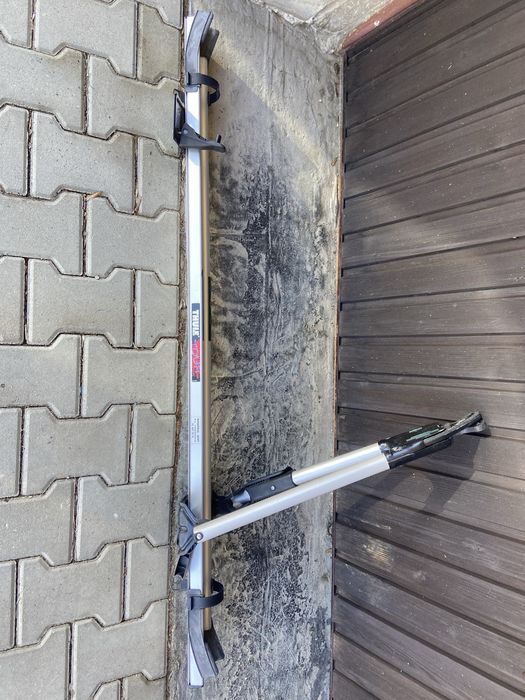 Używany  bagażnik  dachowy  Thule na  rower  .