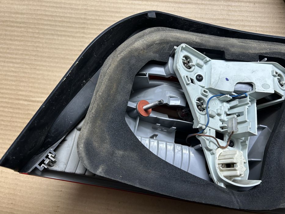 Lampa lewa w blotnik tyl tylna e93 przedlift prelci gwatancja wysylka