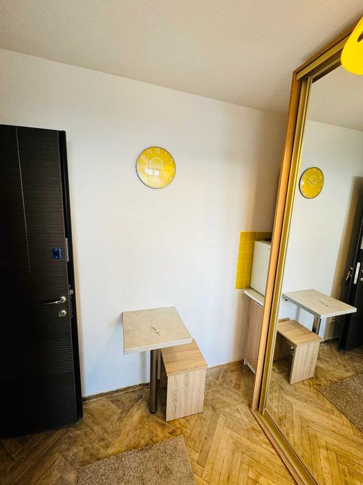 Оренда кімнати в гуртожитку сімейного типу.