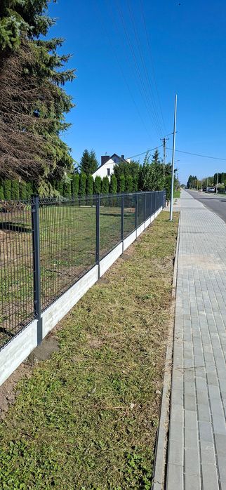Montaż ogrodzeń z materialami panelowe