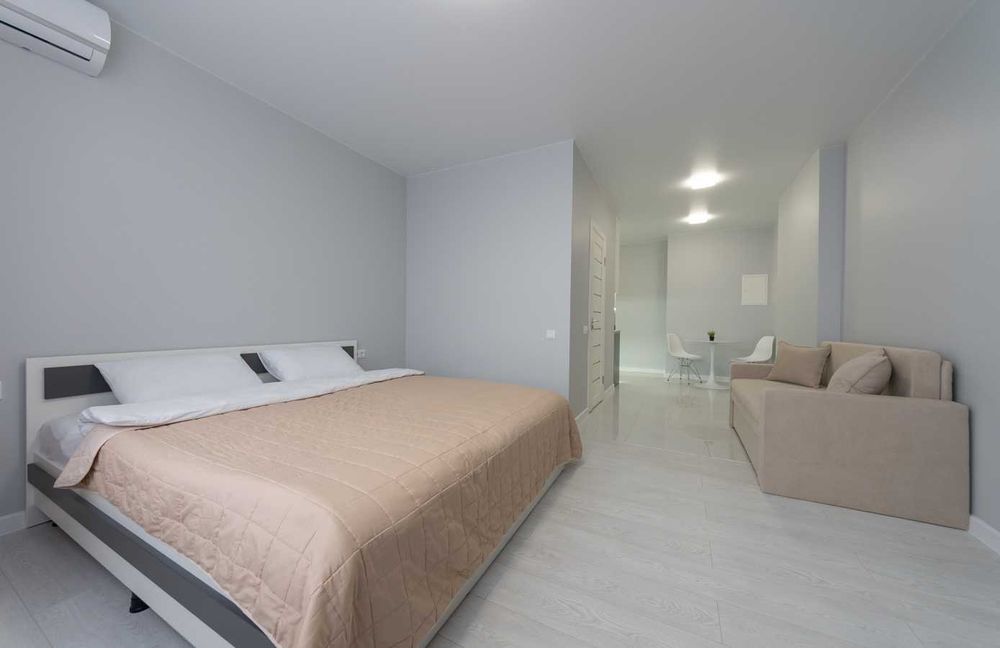 Подобово - студія з ремонтом, у будинку з Генератором, 5 хв. до метро.