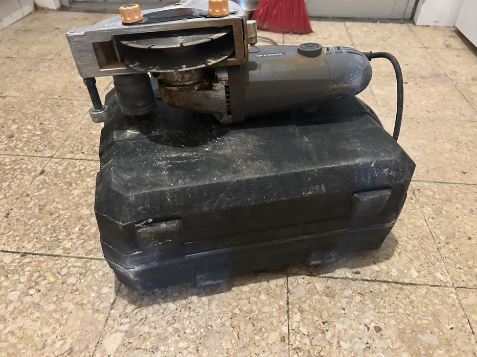 Maquina para abrir roços de dois discos