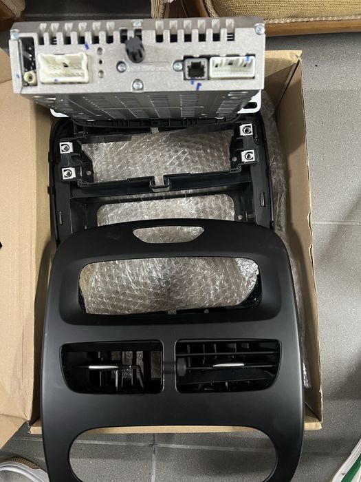 Radio Renault clio 4 com moldura consola central