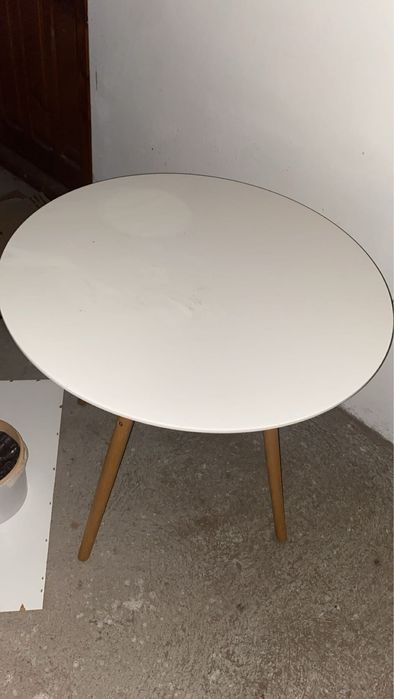 Sprzedam stolik wraz z trzema krzesłami