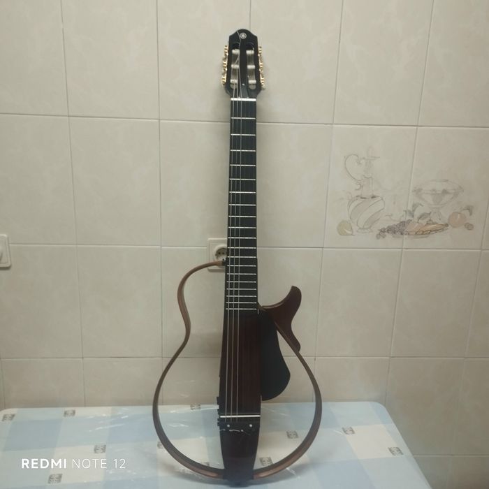 guitarra Yamaha SLG-200 em perfeito estado 450 euros