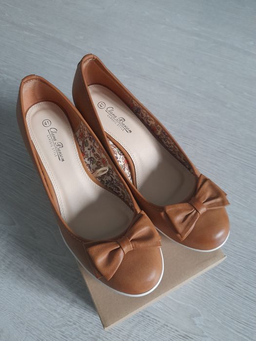 Buty na koturnie