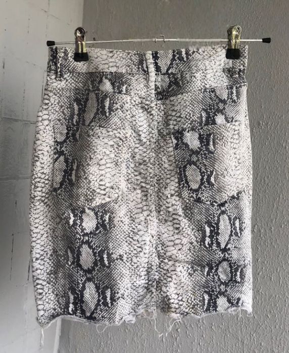 Отдам новую фирменную юбку