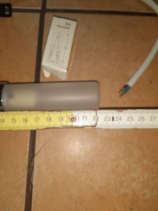 Lampka, kinkiet nad lustro, szafkę