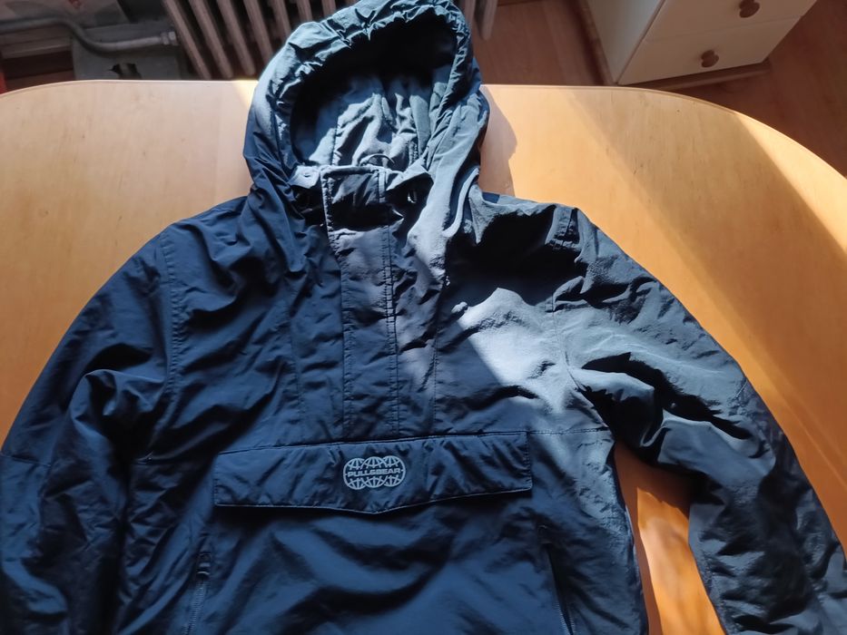 Kurtka- kangurek , wkładana przez głowę-Pull&Bear