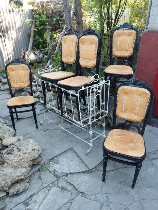 Стулья.  Старинные.    . Кушетка.    Мебель  старинная